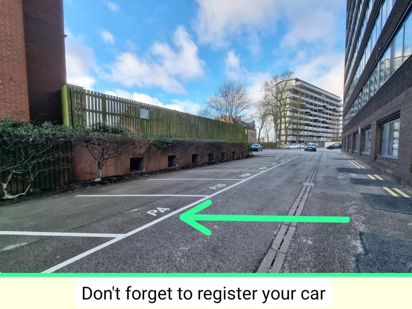 Free Parking. Old Trafford Home Manchester Bagian luar foto